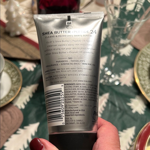 New OLAY Regenerist Nourishing Facial Cleanser - Silver and Black - Picture 3 of 3